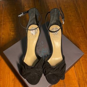 NWOT VINCE CAMUTO CARRELEN HEELED  SANDAL,